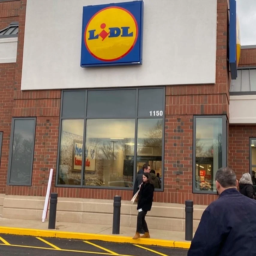 Lidl storefront on grand opening day in Dover, Delaware